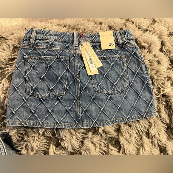 ALICE & OLIVIA JOSS HIGH RISE QUILTED EMBELLISHED MINI SKIRT SIZE 28 DENIM BLUE - Picture 4 of 7